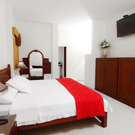 Hotel Versailles Internacional Guayaquil Ngoại thất bức ảnh